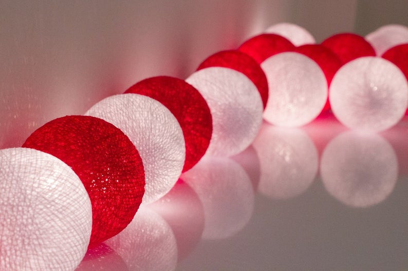 1 Set of 20 LED Red White 5cm Cotton Ball Battery String Lights Christmas Gift Home Wedding Party Bedroom Decoration Outdoor Indoor Table Centrepiece ShopFrenzy