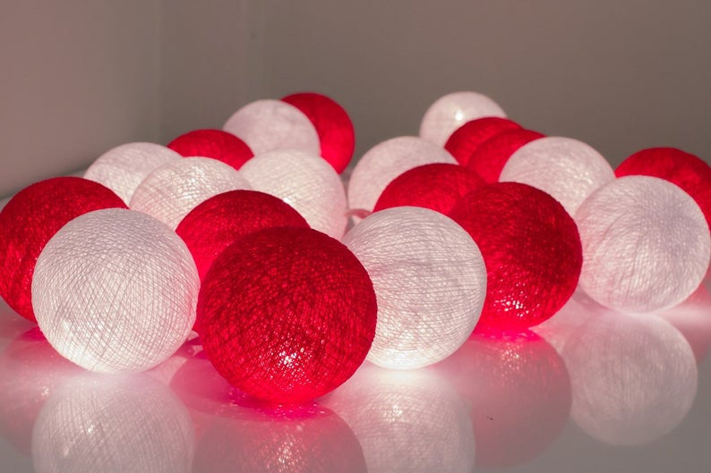 1 Set of 20 LED Red White 5cm Cotton Ball Battery String Lights Christmas Gift Home Wedding Party Bedroom Decoration Outdoor Indoor Table Centrepiece ShopFrenzy